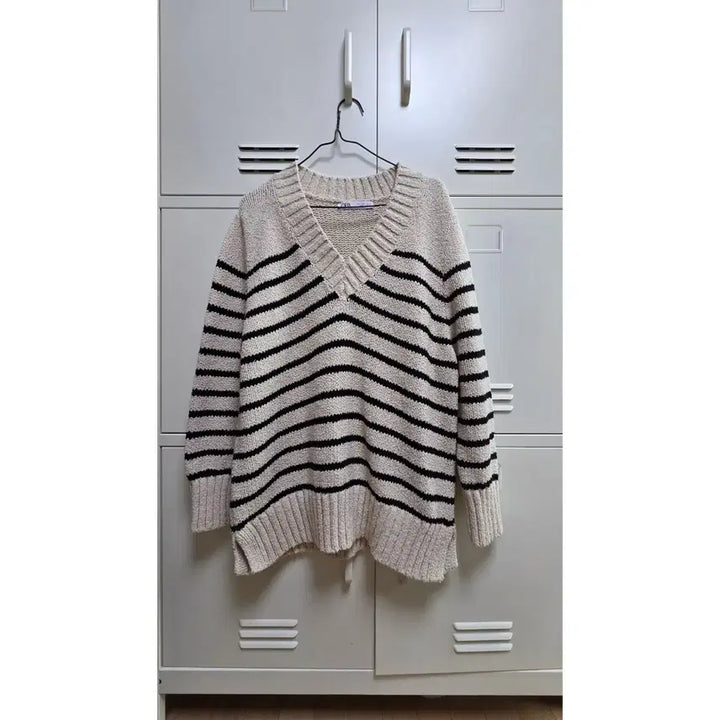 [BUNJANG] Zara Striped V-Neck Knit - Size S / zara 자라 스트라이프 브이넥 니트 - S