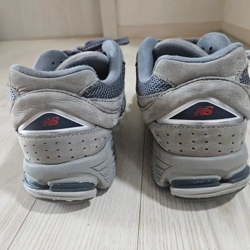 [BUNJANG] New Balance 2002 Grey Sneakers / 뉴발란스 2002 회색 운동화