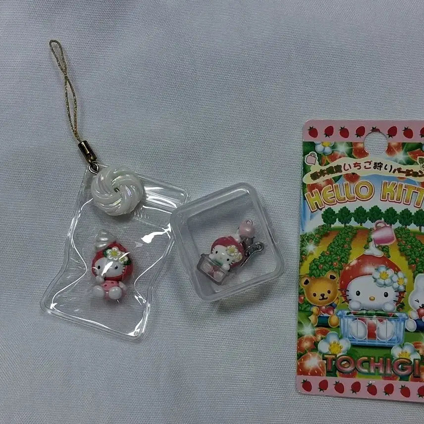 [BUNJANG] Vintage Sanrio Hello Kitty TochiGi Condensed Milk Kitty Strap Keychain Bundle Set / 고전 헬로키티 토치기 연유 딸기 키티스트랩 키링 일괄 양도