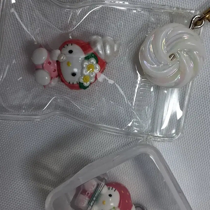 [BUNJANG] Vintage Sanrio Hello Kitty TochiGi Condensed Milk Kitty Strap Keychain Bundle Set / 고전 헬로키티 토치기 연유 딸기 키티스트랩 키링 일괄 양도