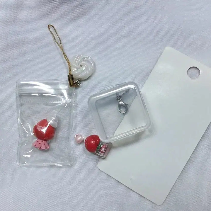 [BUNJANG] Vintage Sanrio Hello Kitty TochiGi Condensed Milk Kitty Strap Keychain Bundle Set / 고전 헬로키티 토치기 연유 딸기 키티스트랩 키링 일괄 양도