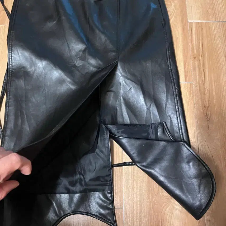 [BUNJANG] RECTO Faux Leather Midi Skirt / 렉토 스커트