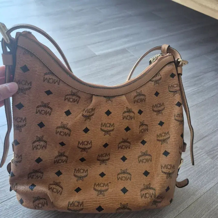 [SOLD OUT] MCM 숄더백 브라운