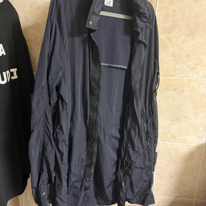 [SOLD OUT] CP컴퍼니 고글 트렌치 자켓 네이비 105