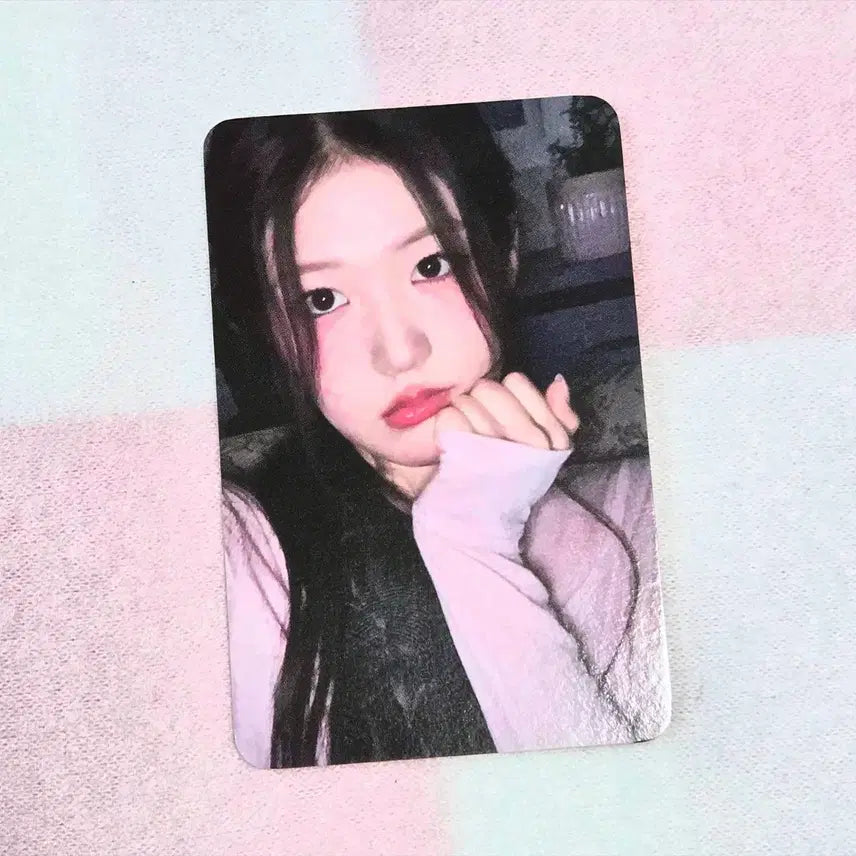 [BUNJANG] izna Yoon Jiyoon Withmu Lucky Draw Photocard / izna 이즈나 윤지윤 위드뮤 럭드 포토카드 포카 양도