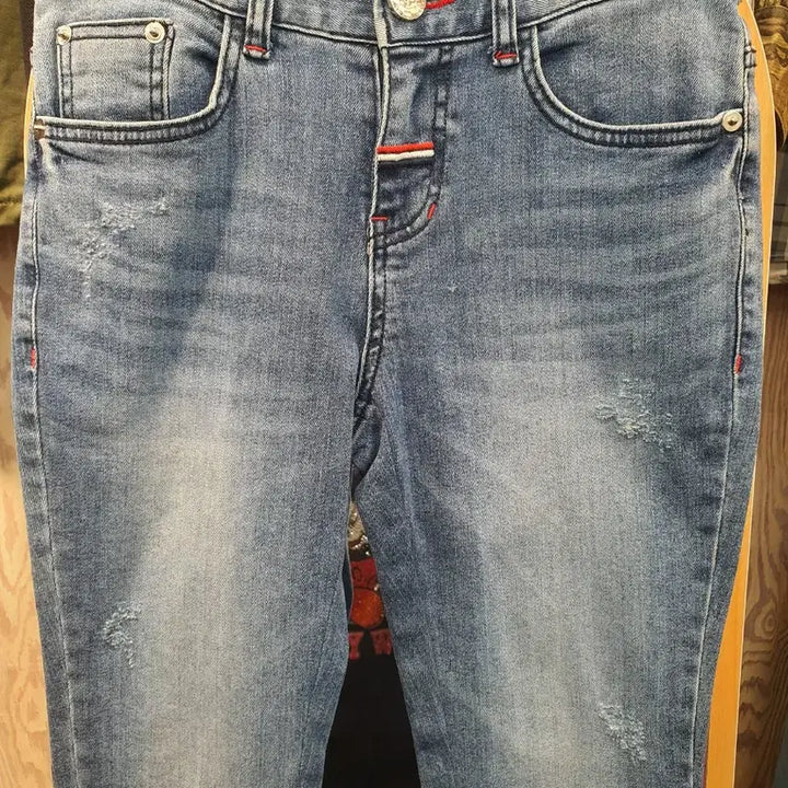 [BUNJANG] K&amp;J Embroidered Detail Stretch Cut-off Denim Jeans (Size 55) / [상태최상] K&amp;J 하우스 자수 포인트 스판 컷오프 데님 (55)