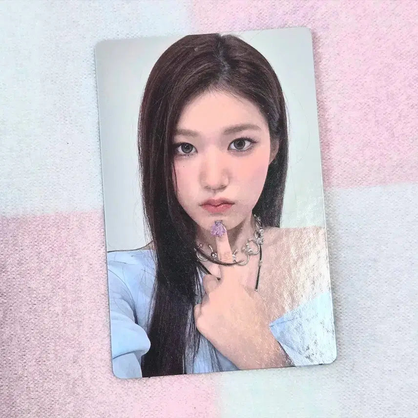 [BUNJANG] IZ*NA Yoon Jiyoon Popup Store Photocard / izna 이즈나 윤지윤 팝업 트레카 포토카드 포카 양도