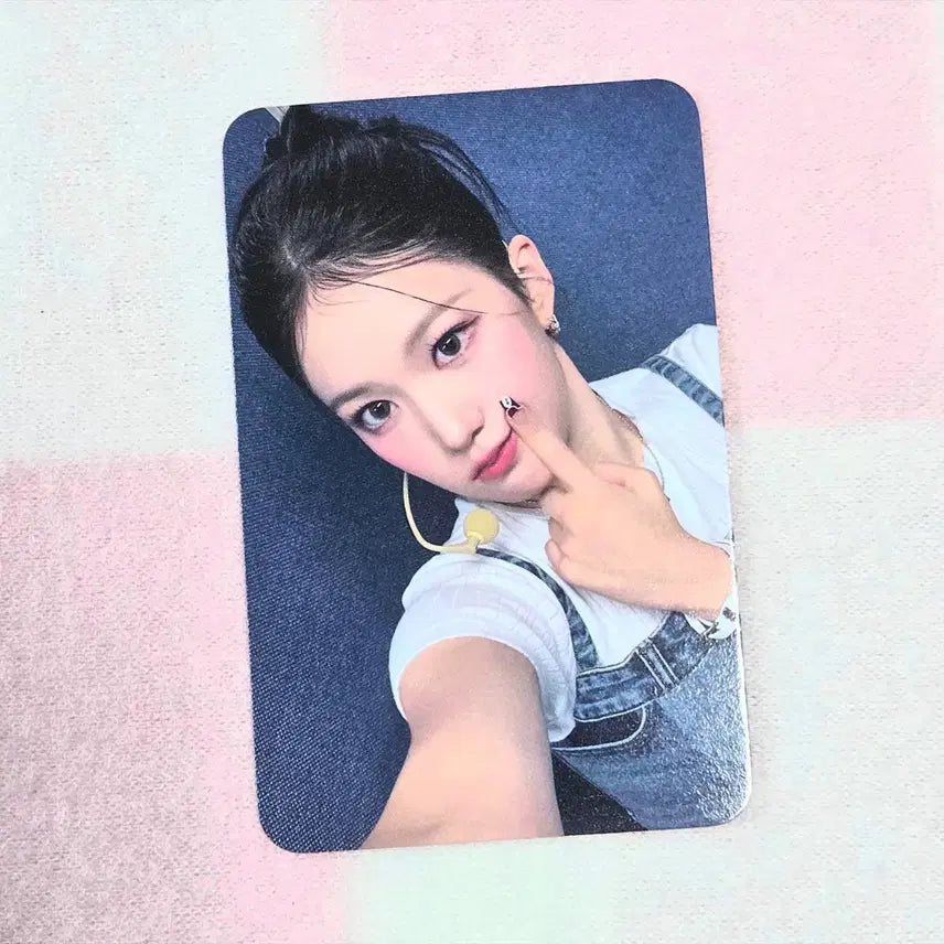 [BUNJANG] izna Yoon Jiyoon Soundwave Photocard / izna 이즈나 윤지윤 사운드웨이브 포토카드 양도