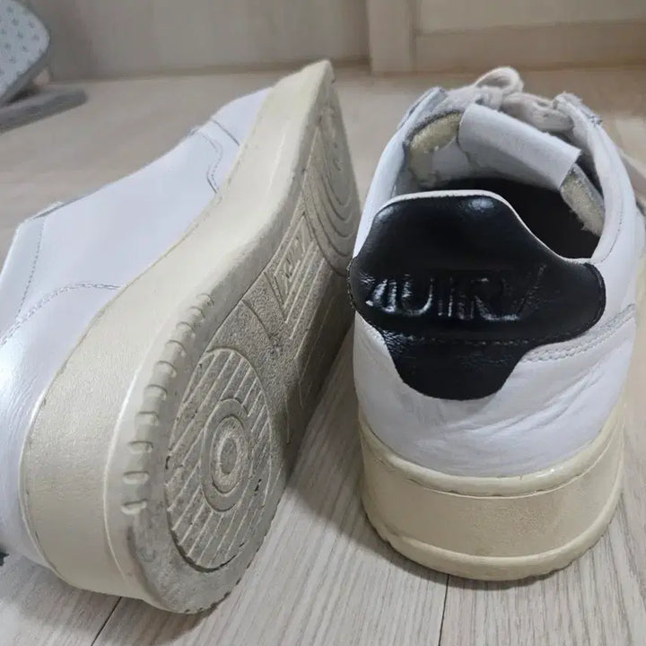 [BUNJANG] OTRY Medalist White Sneakers / 오트리 메달리스트 흰색 스니커즈