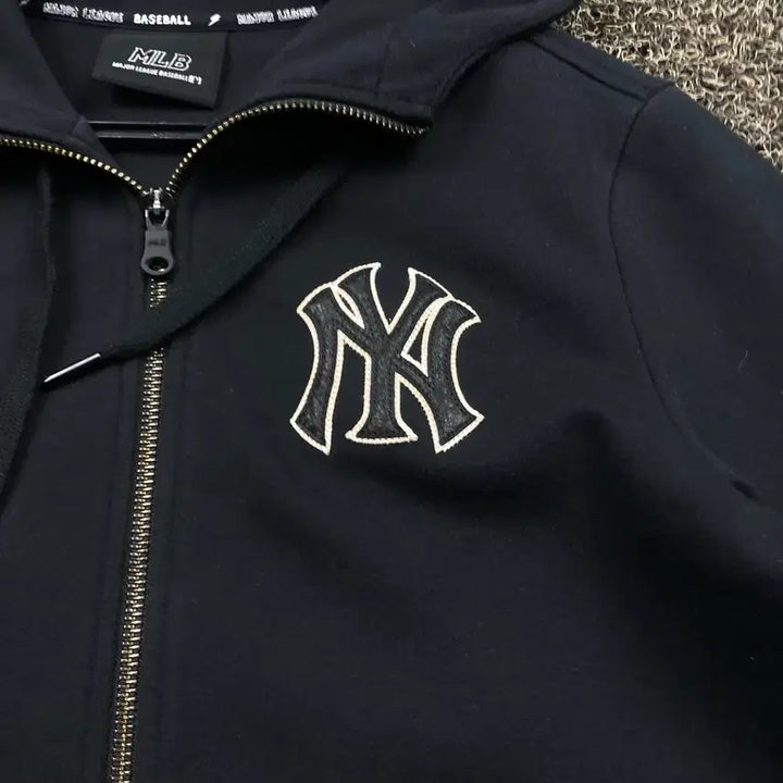 [SOLD OUT] MLB 뉴욕양키스 블랙 후드집업