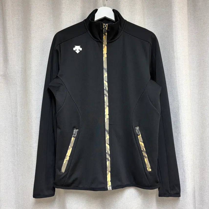 [BUNJANG] Descente Black Camo Zip-Up Jacket (Size 100) / 데상트 블랙 컬러 카모 패턴 집업 자켓 (100)