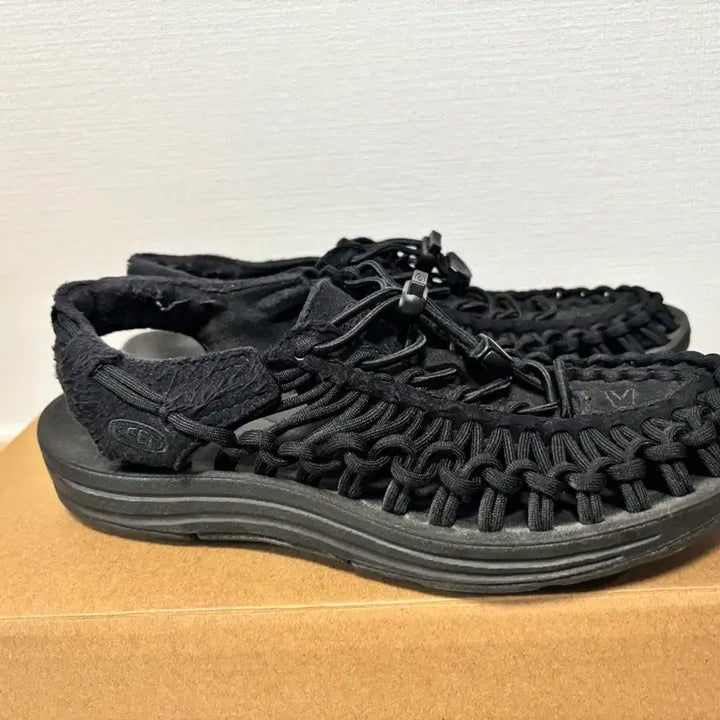 [BUNJANG] Keen Unique Black Sandals / Keen킨 유니크 블랙 샌들