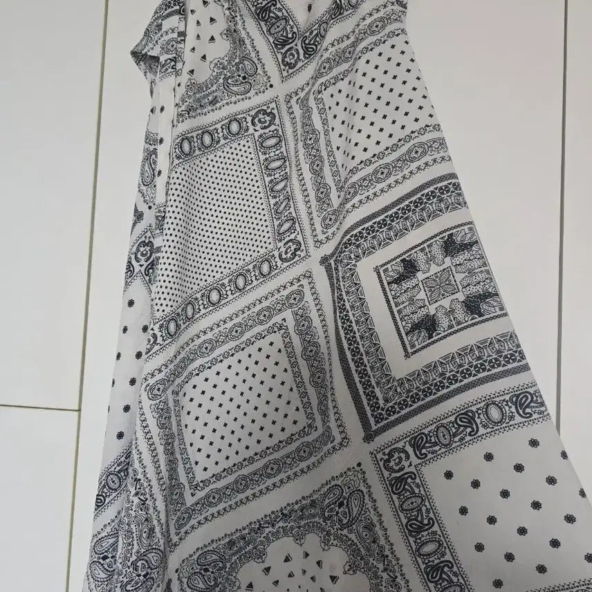[BUNJANG] Paisley Pattern Long Wrap Skirt - White / 페이즐리 패턴 롱 랩 스커트 화이트