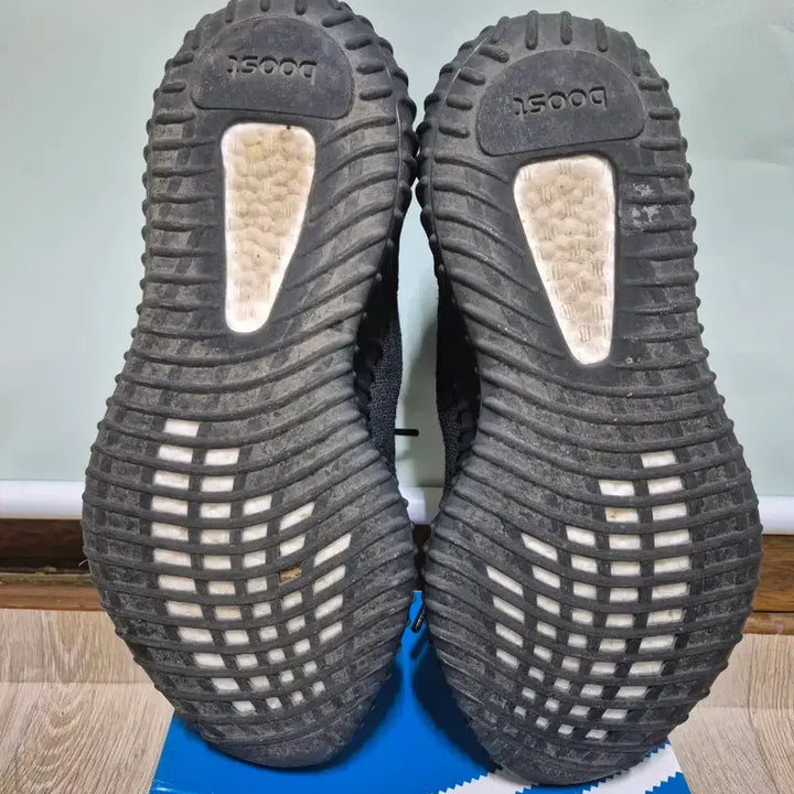 [BUNJANG] 아디다스 이지부스트 350 V2 블랙 오닉스 / [쿨거래할인]아디다스 이지부스트 350 V2 블랙 오닉스 270 사이즈