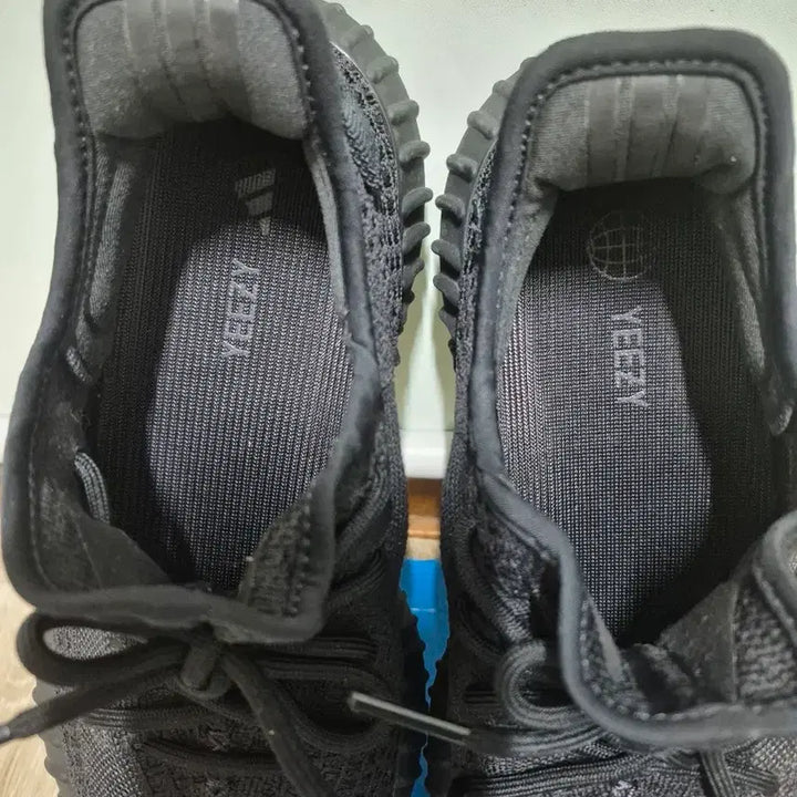 [BUNJANG] 아디다스 이지부스트 350 V2 블랙 오닉스 / [쿨거래할인]아디다스 이지부스트 350 V2 블랙 오닉스 270 사이즈