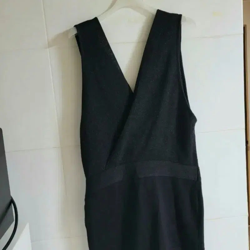 [SOLD OUT] 여성)V넥 슬리브리스 니트(S)