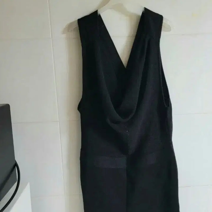 [SOLD OUT] 여성)V넥 슬리브리스 니트(S)