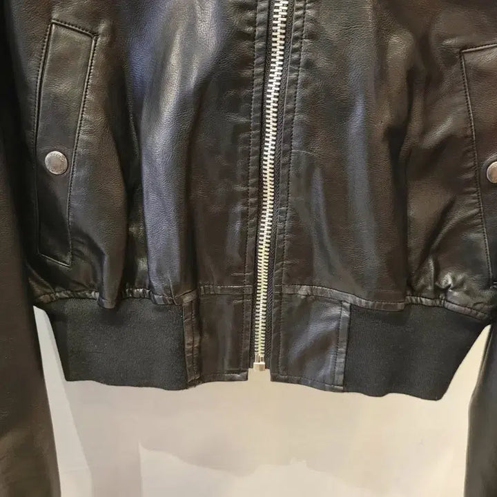 [SOLD OUT] 여성)블랙 레더 크롭 봄버 자켓(새상품 S)