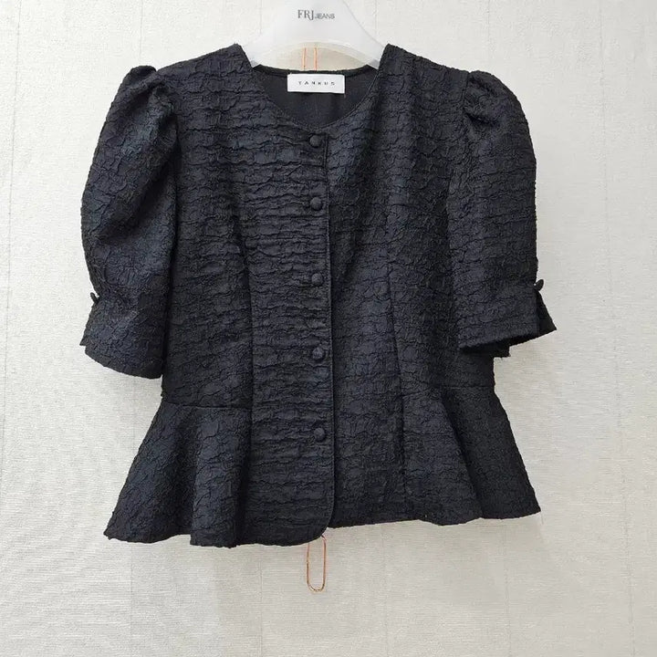 [SOLD OUT] 탱커스 블랙퍼프블라우스