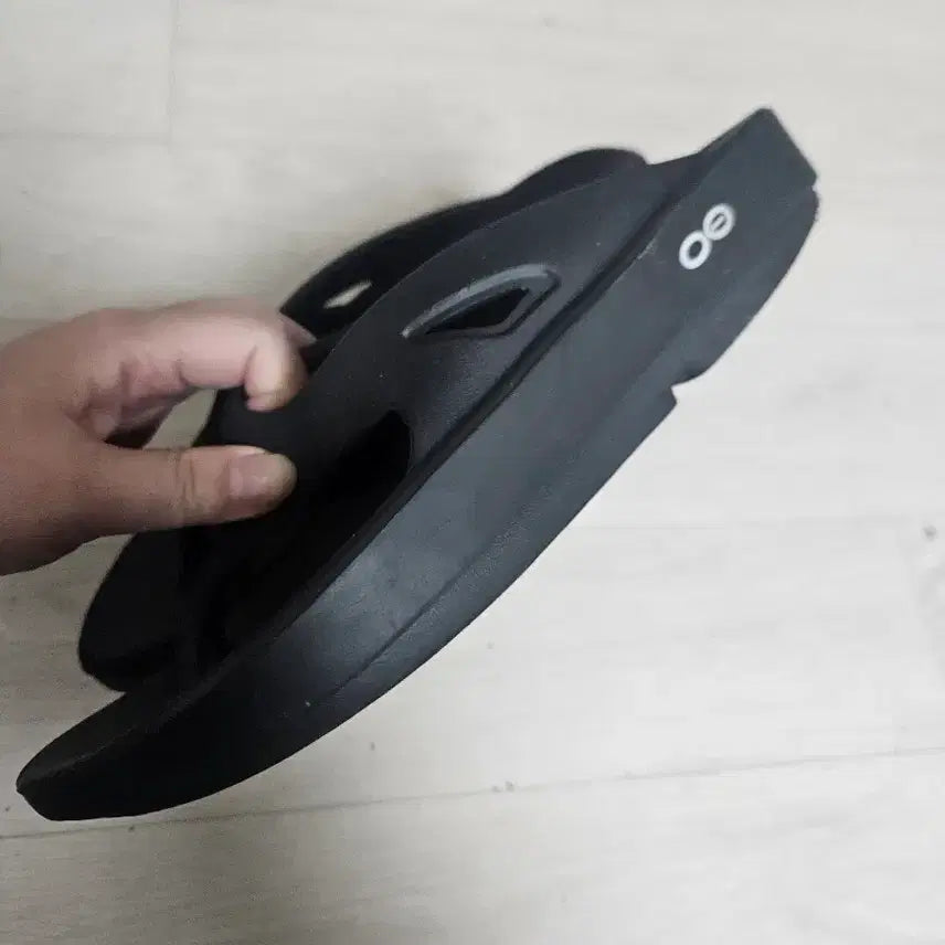 [SOLD OUT] OOFOS  쪼리 슬리퍼 230~235mm
