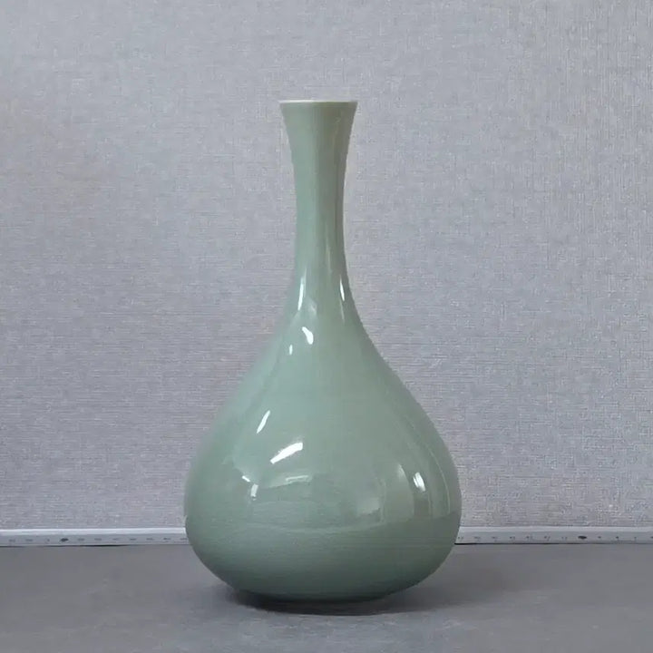 [BUNJANG] 송남 신상호 청자 수금문 주병(25cm) / 송남 신상호 청자 수금문 주병(25cm)