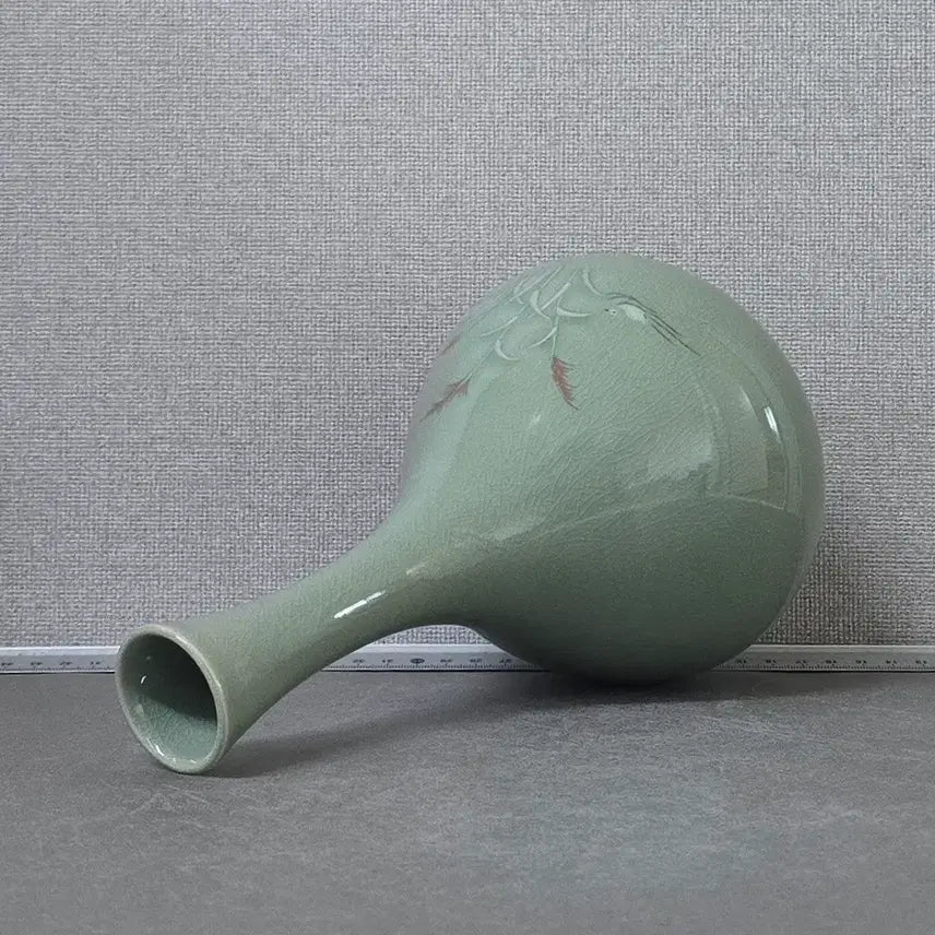 [BUNJANG] 송남 신상호 청자 수금문 주병(25cm) / 송남 신상호 청자 수금문 주병(25cm)