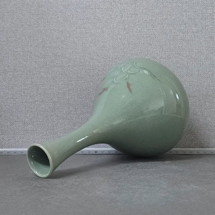 [BUNJANG] 송남 신상호 청자 수금문 주병(25cm) / 송남 신상호 청자 수금문 주병(25cm)