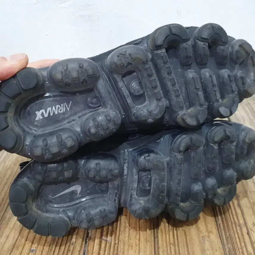 [SOLD OUT] 18년도 나이키 에어 베이퍼맥스 97 (240MM)