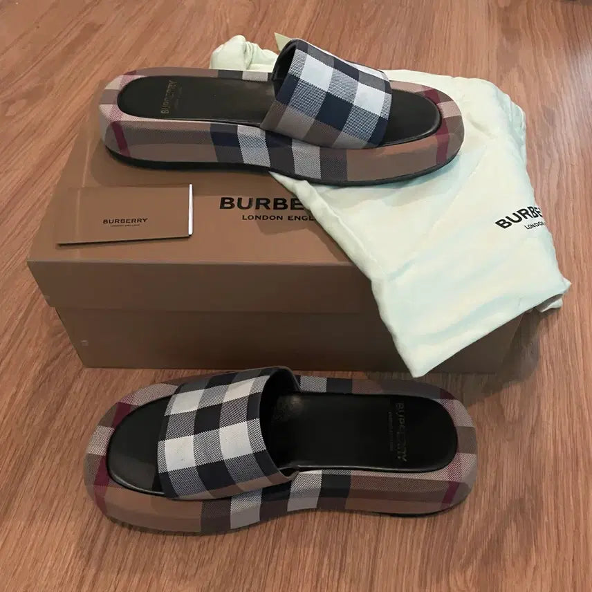 [BUNJANG] Burberry Buckingham Check Sandals / 버버리 버킹엄 체크 샌들 슬리퍼 (비브람솔 보강)