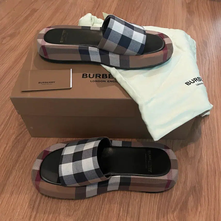 [BUNJANG] Burberry Buckingham Check Sandals / 버버리 버킹엄 체크 샌들 슬리퍼 (비브람솔 보강)
