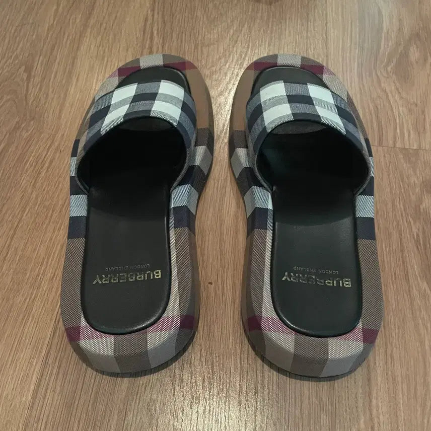 [BUNJANG] Burberry Buckingham Check Sandals / 버버리 버킹엄 체크 샌들 슬리퍼 (비브람솔 보강)