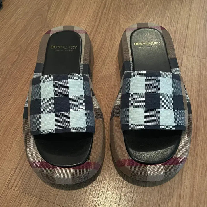 [BUNJANG] Burberry Buckingham Check Sandals / 버버리 버킹엄 체크 샌들 슬리퍼 (비브람솔 보강)