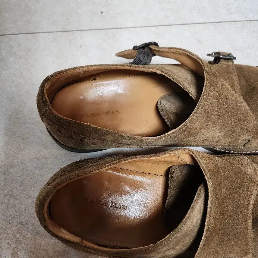[SOLD OUT] Zara 스웨이드 몽크 스트랩 42 / 275