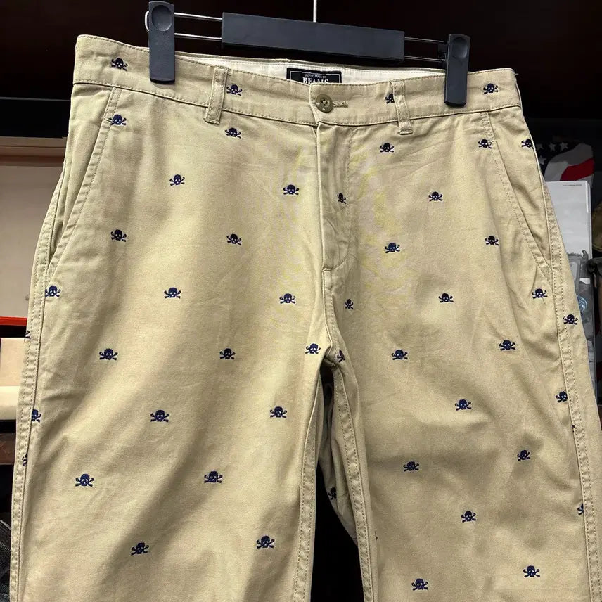[BUNJANG] Beams Japan All Over Skull Embroidered Cotton Chino 7/10 Pants / 00s 빔즈재팬 올오버 스컬 엠브로이드 코튼치노 7부팬츠 N1276