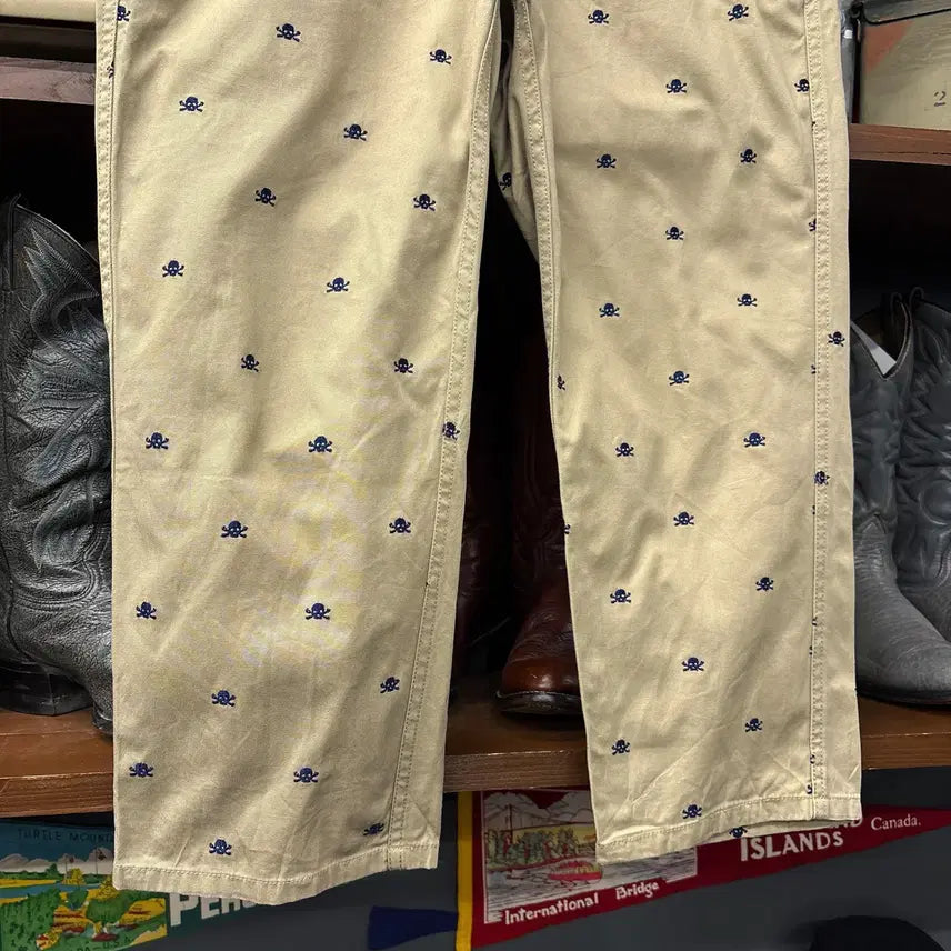 [BUNJANG] Beams Japan All Over Skull Embroidered Cotton Chino 7/10 Pants / 00s 빔즈재팬 올오버 스컬 엠브로이드 코튼치노 7부팬츠 N1276