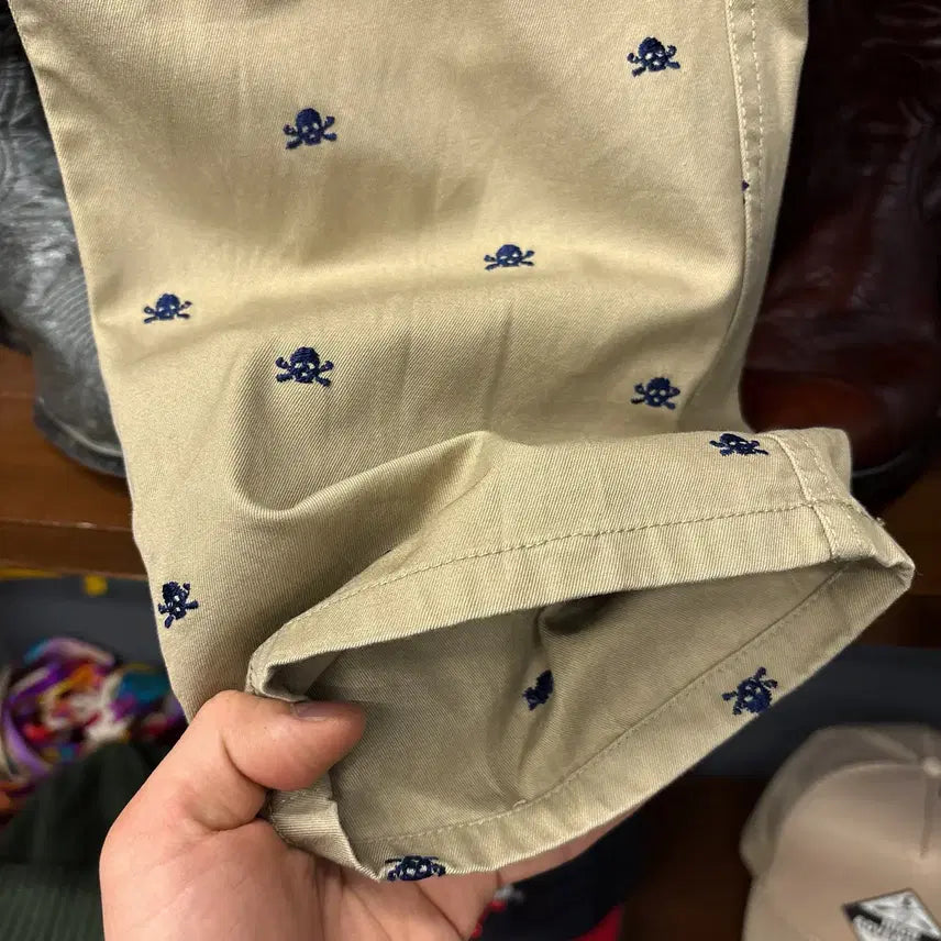 [BUNJANG] Beams Japan All Over Skull Embroidered Cotton Chino 7/10 Pants / 00s 빔즈재팬 올오버 스컬 엠브로이드 코튼치노 7부팬츠 N1276