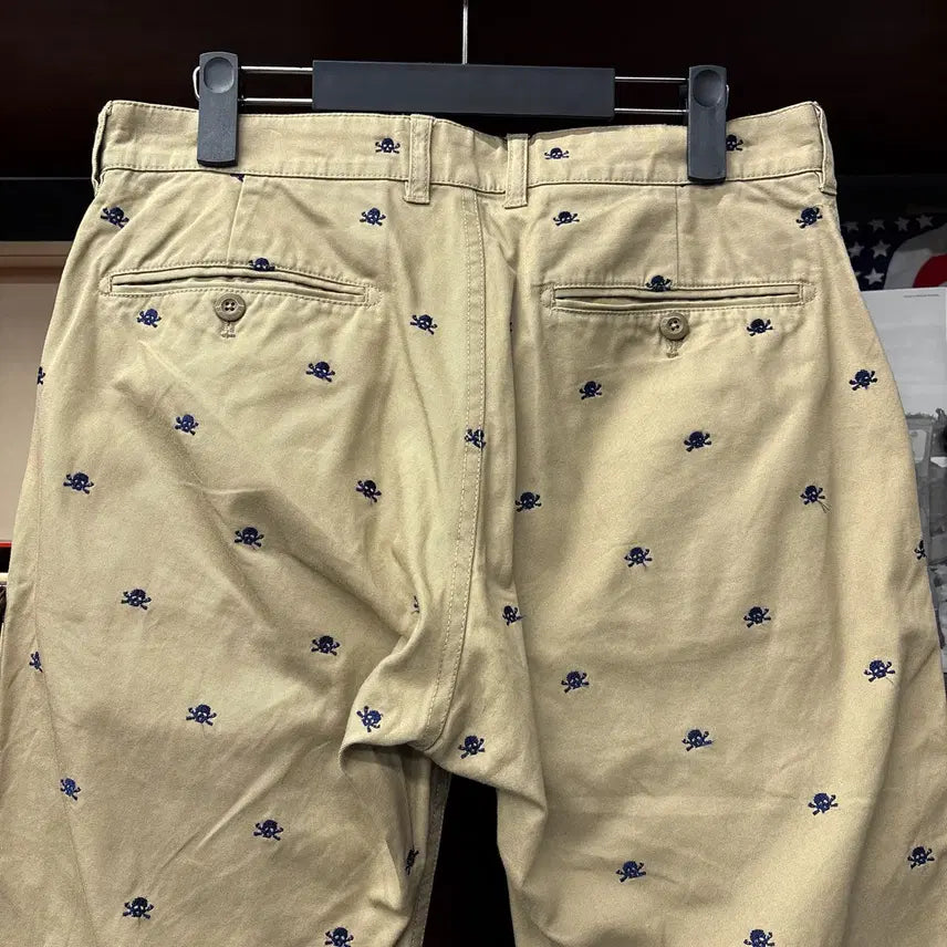 [BUNJANG] Beams Japan All Over Skull Embroidered Cotton Chino 7/10 Pants / 00s 빔즈재팬 올오버 스컬 엠브로이드 코튼치노 7부팬츠 N1276