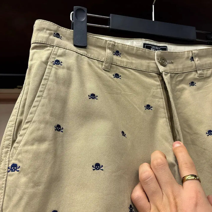 [BUNJANG] Beams Japan All Over Skull Embroidered Cotton Chino 7/10 Pants / 00s 빔즈재팬 올오버 스컬 엠브로이드 코튼치노 7부팬츠 N1276
