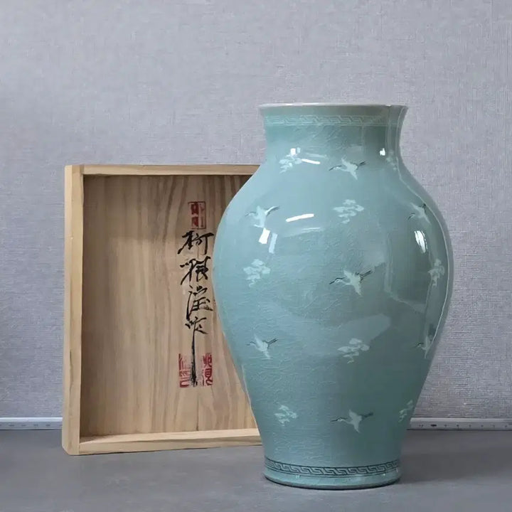 [BUNJANG] Haegang Yoo Geun-hyung Crane Cloud Celadon Porcelain Vase / 해강 유근형 운학문 호
