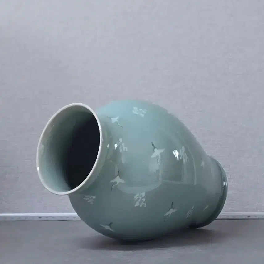 [BUNJANG] Haegang Yoo Geun-hyung Crane Cloud Celadon Porcelain Vase / 해강 유근형 운학문 호