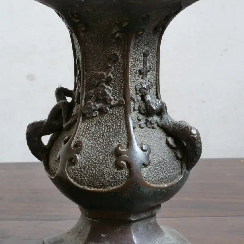 [BUNJANG] 300-Year-Old Celadon Porcelain Vase / 300년된 동화병 양각 매조문병