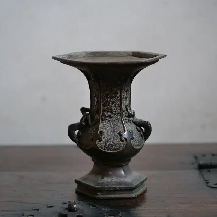 [BUNJANG] 300-Year-Old Celadon Porcelain Vase / 300년된 동화병 양각 매조문병