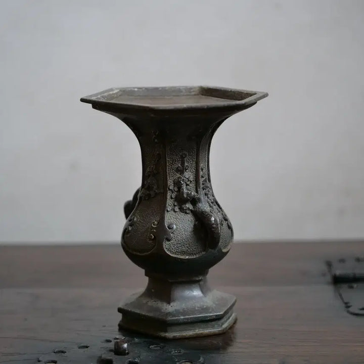 [BUNJANG] 300-Year-Old Celadon Porcelain Vase / 300년된 동화병 양각 매조문병