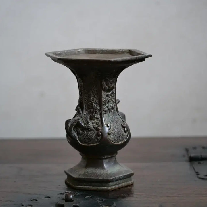 [BUNJANG] 300-Year-Old Celadon Porcelain Vase / 300년된 동화병 양각 매조문병
