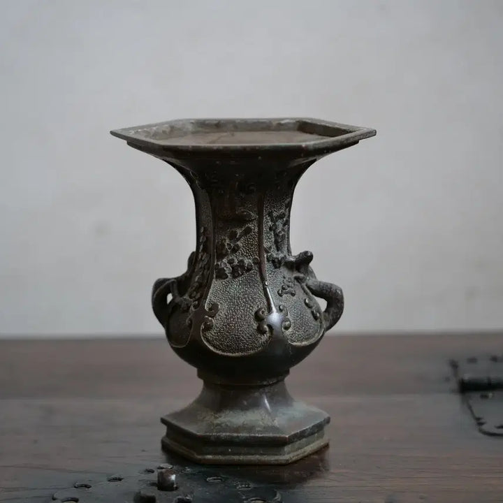 [BUNJANG] 300-Year-Old Celadon Porcelain Vase / 300년된 동화병 양각 매조문병