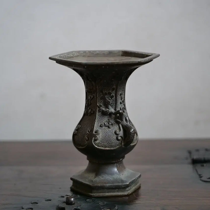 [BUNJANG] 300-Year-Old Celadon Porcelain Vase / 300년된 동화병 양각 매조문병