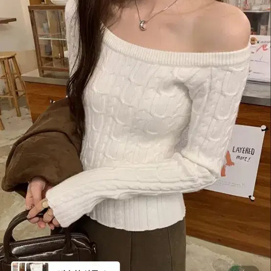 [BUNJANG] 로스트체리 아이보리 꽈배기 오프숄더 니트 새제품 / 로스트체리 아이보리 꽈배기 오프숄더 니트 새제품