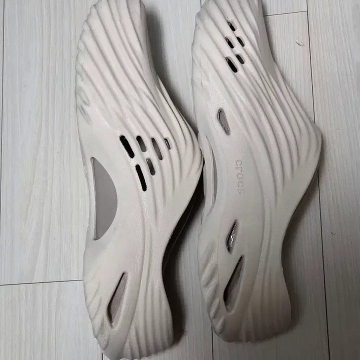 [SOLD OUT] 크록스 에코웨이브 아몬드틴트 265