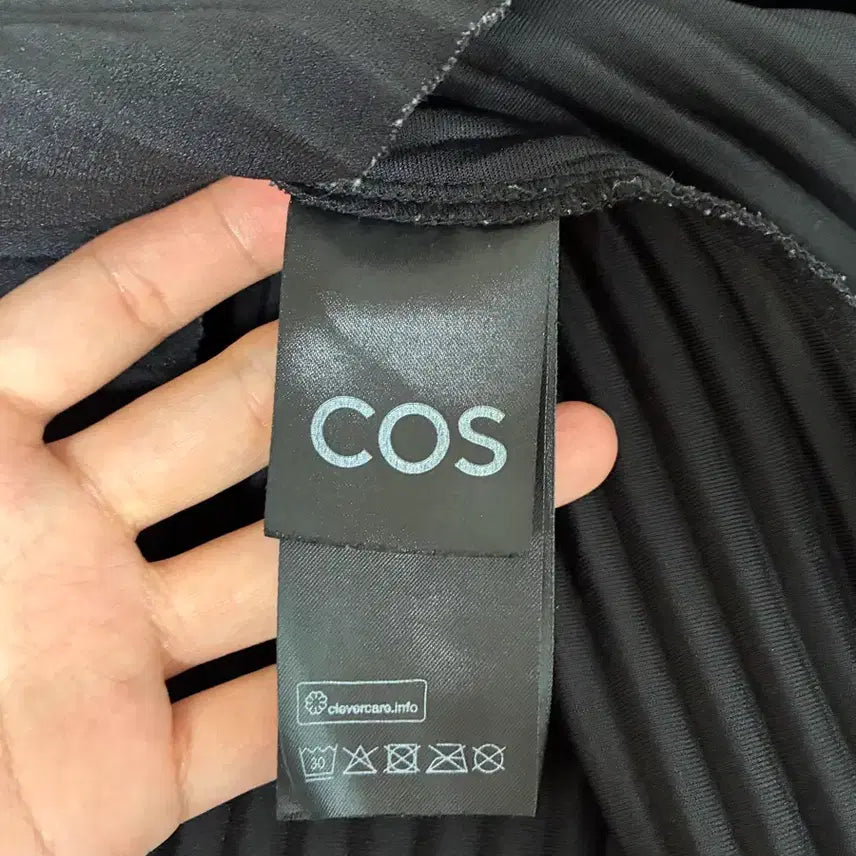 [SOLD OUT] S) 코스 COS 플리티드 미디 티셔츠 원피스 블랙