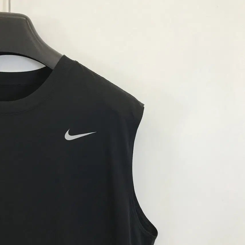 [SOLD OUT] 나이키 드라이핏 레전드 민소매 티셔츠 [110]